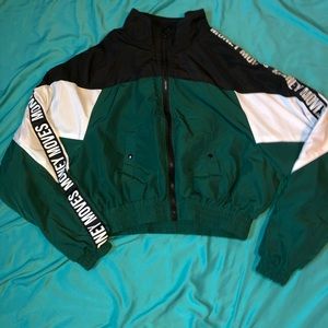 Cropped windbreaker